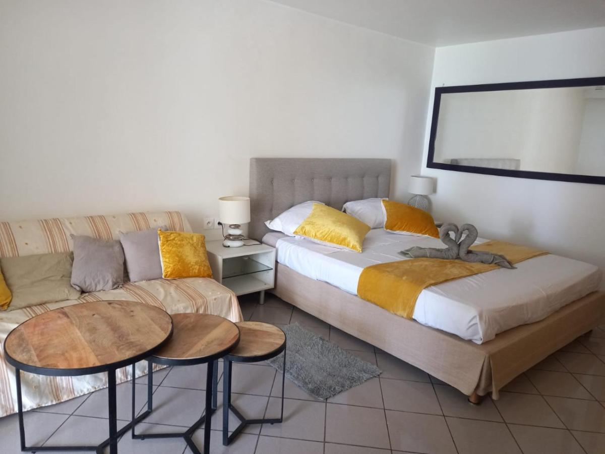 Grand Studio De 41 M², Vue Mer Et Jardin Tropical. Le Gosier  Exteriör bild