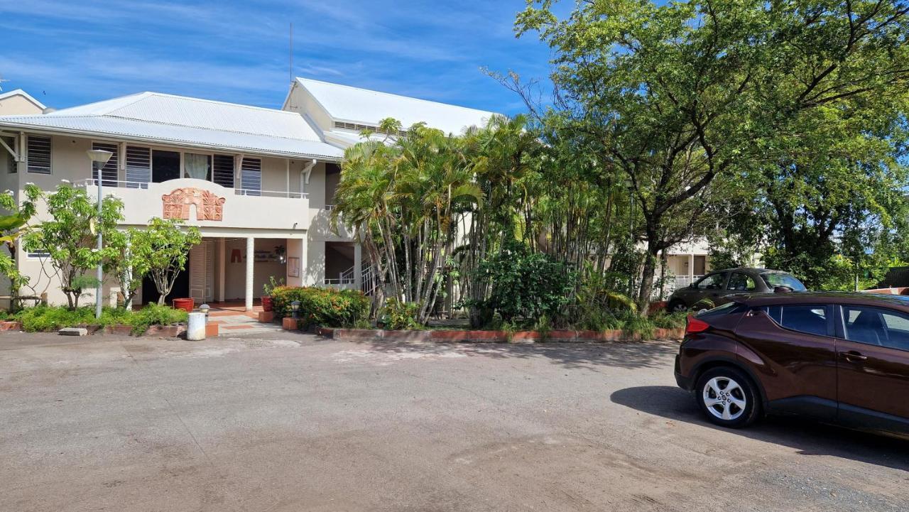 Grand Studio De 41 M², Vue Mer Et Jardin Tropical. Le Gosier  Exteriör bild
